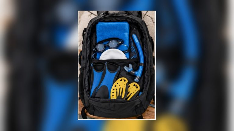 Qué llevar en la mochila de natación: lista práctica para entrenar